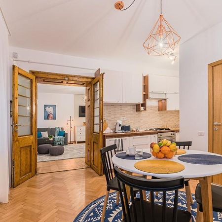 Garden Hideout - Central Apartment Brasov Luaran gambar