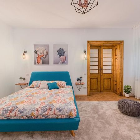 Garden Hideout - Central Apartment Brasov Luaran gambar