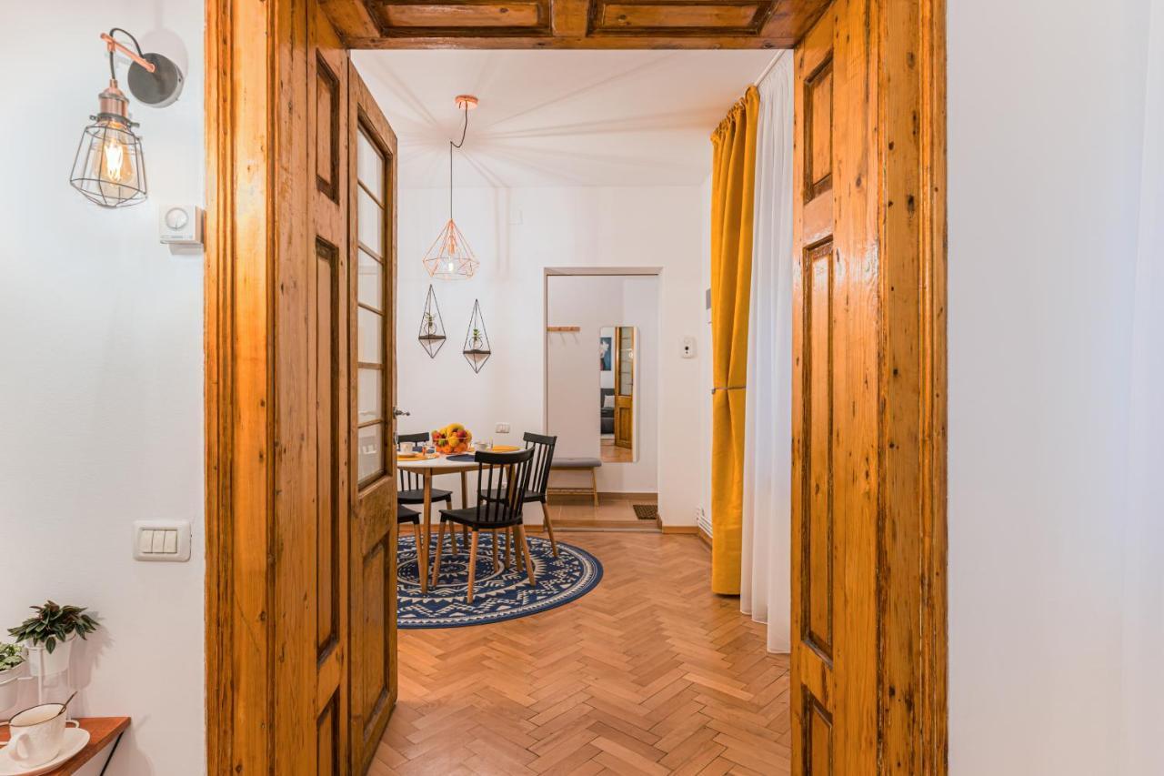 Garden Hideout - Central Apartment Brasov Luaran gambar