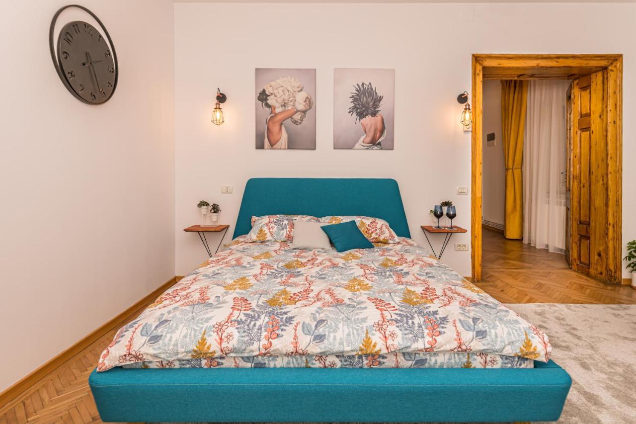 Garden Hideout - Central Apartment Brasov Luaran gambar