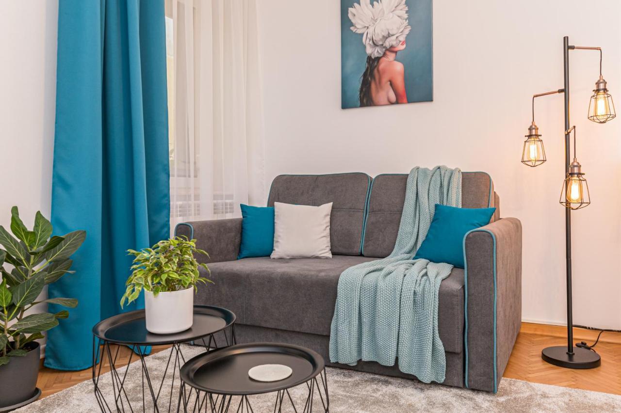 Garden Hideout - Central Apartment Brasov Luaran gambar