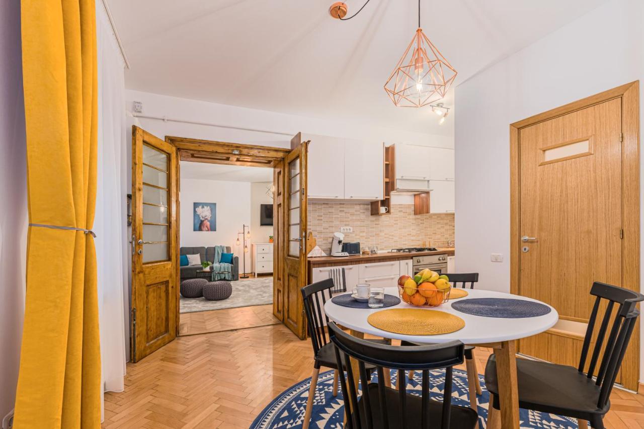 Garden Hideout - Central Apartment Brasov Luaran gambar
