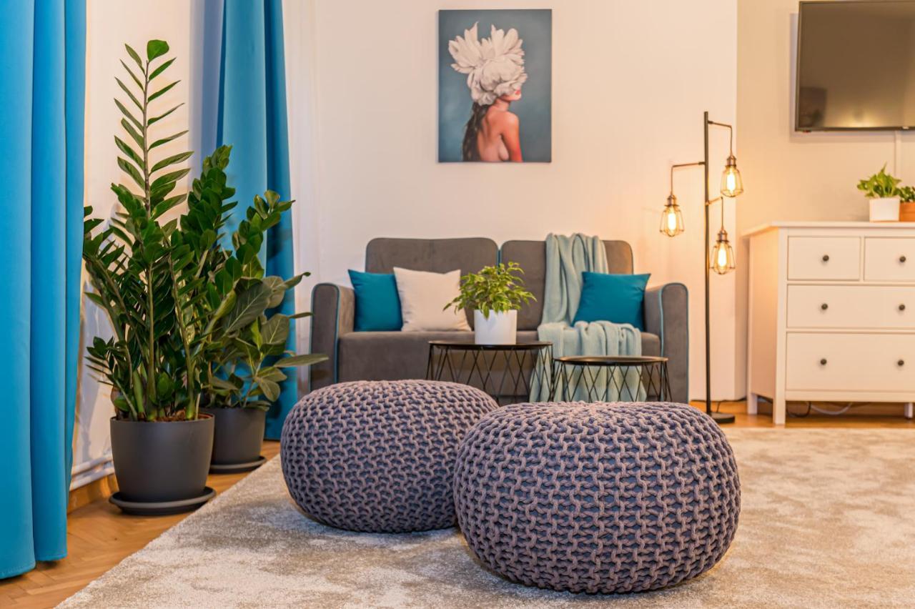 Garden Hideout - Central Apartment Brasov Luaran gambar
