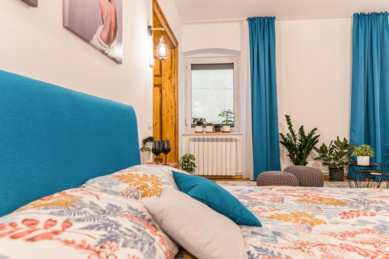 Garden Hideout - Central Apartment Brasov Luaran gambar