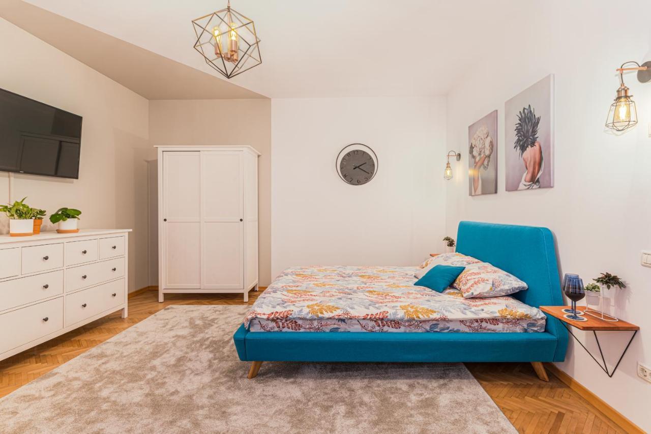 Garden Hideout - Central Apartment Brasov Luaran gambar