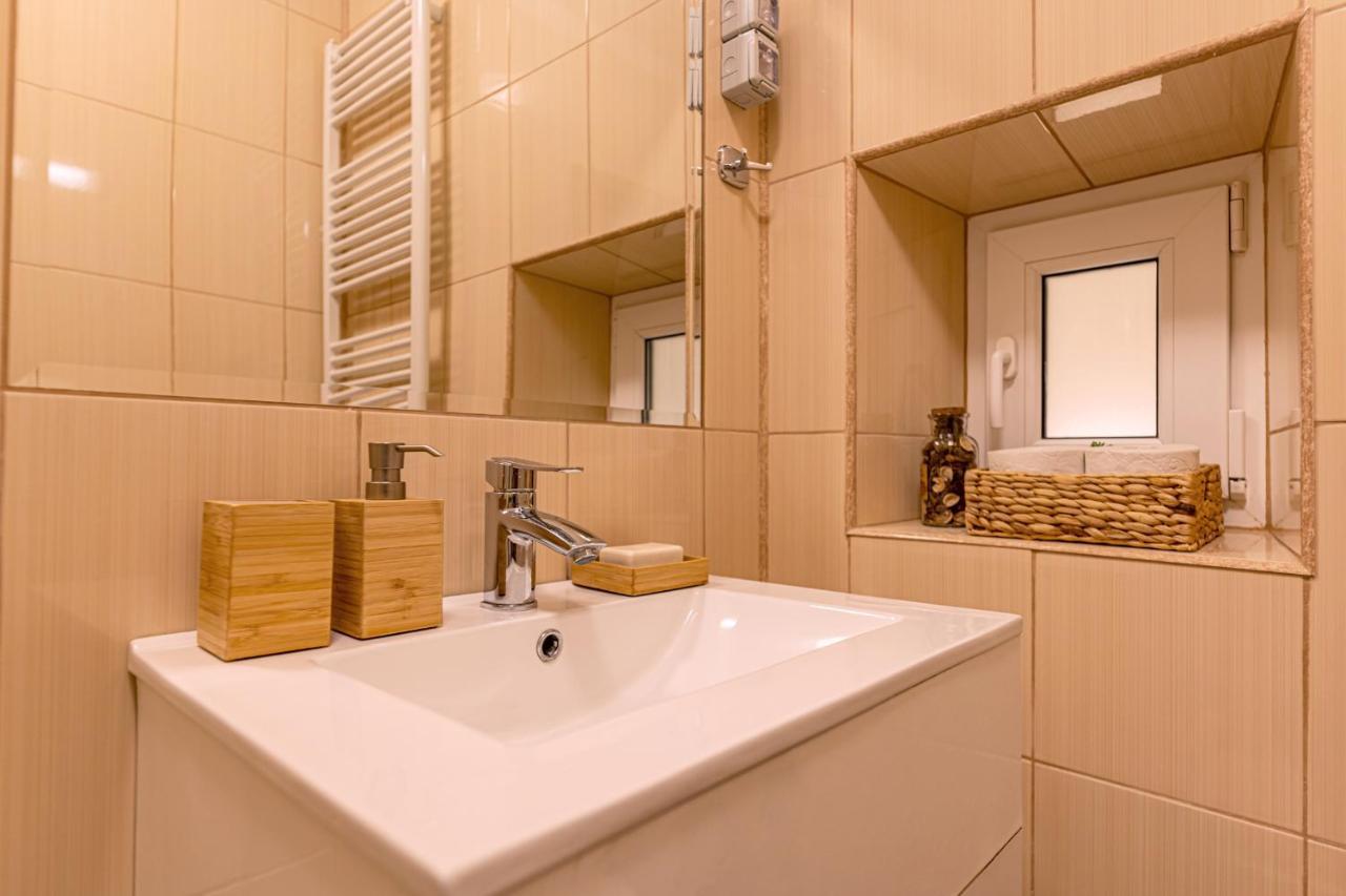 Garden Hideout - Central Apartment Brasov Luaran gambar