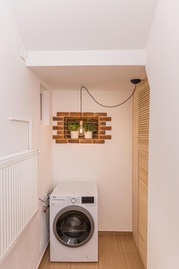 Garden Hideout - Central Apartment Brasov Luaran gambar