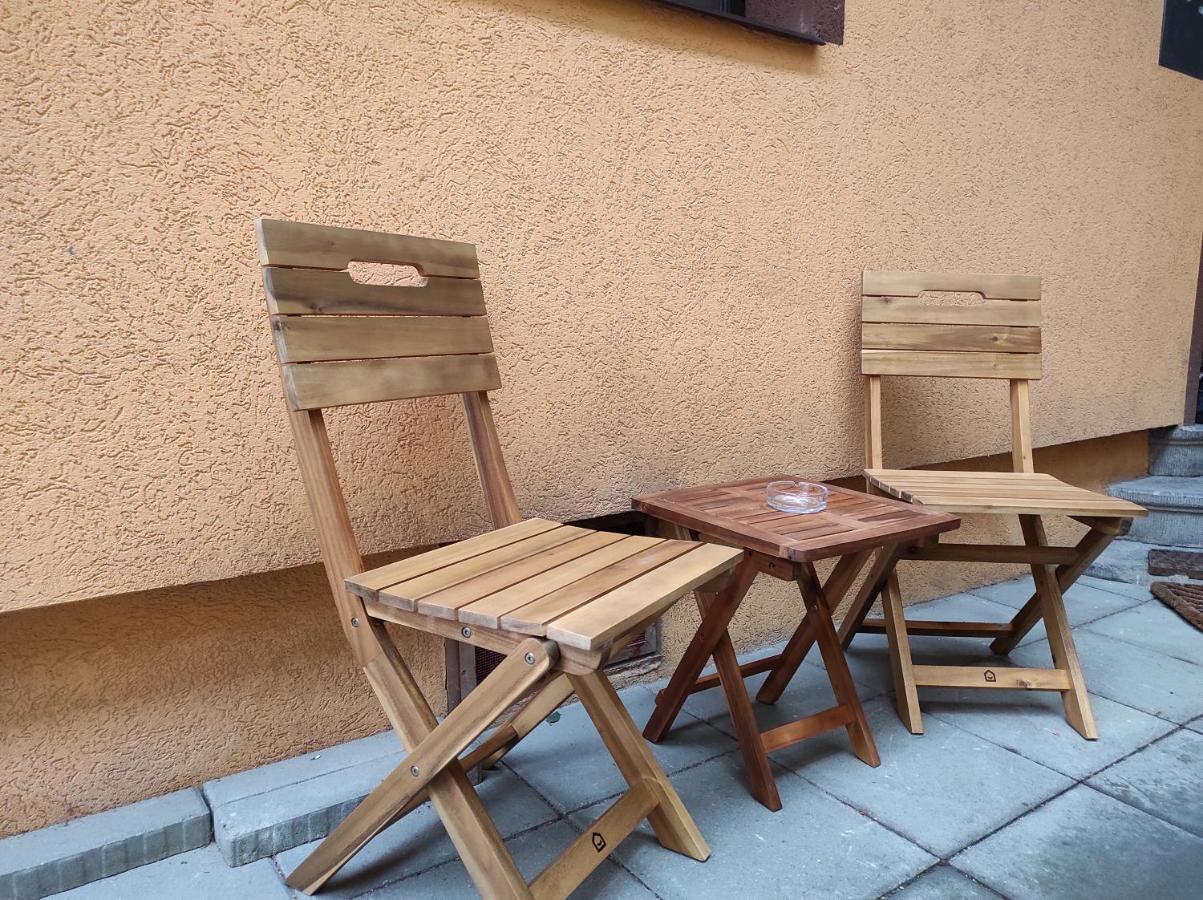 Garden Hideout - Central Apartment Brasov Luaran gambar
