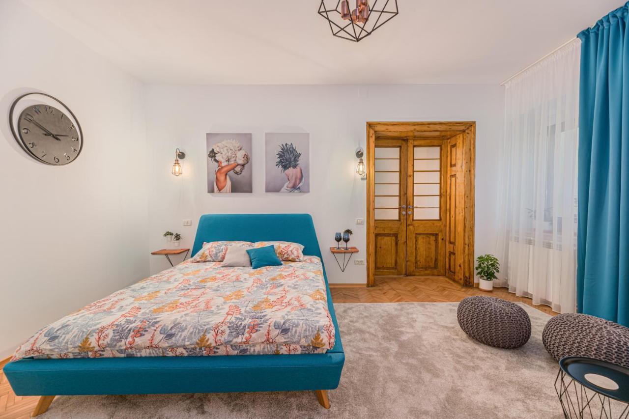 Garden Hideout - Central Apartment Brasov Luaran gambar