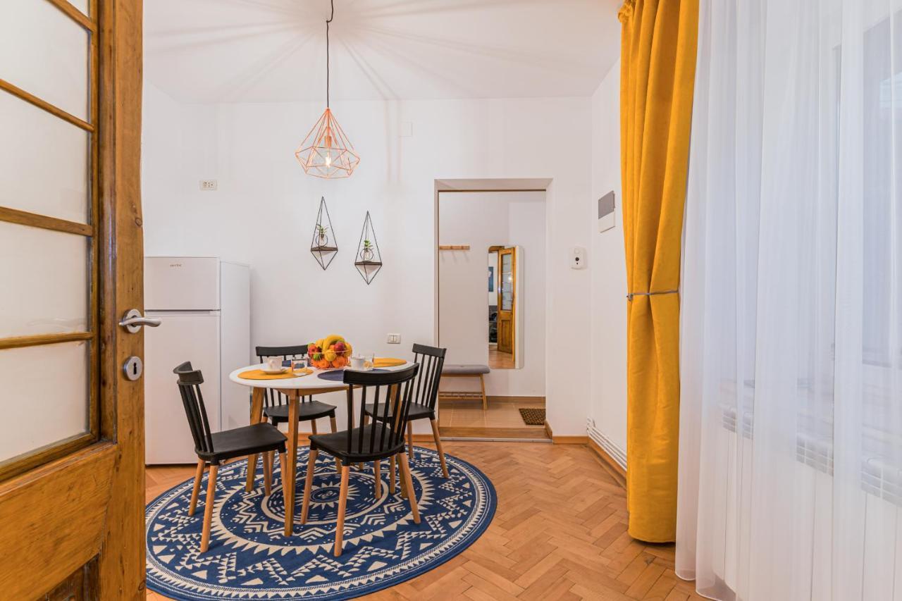 Garden Hideout - Central Apartment Brasov Luaran gambar